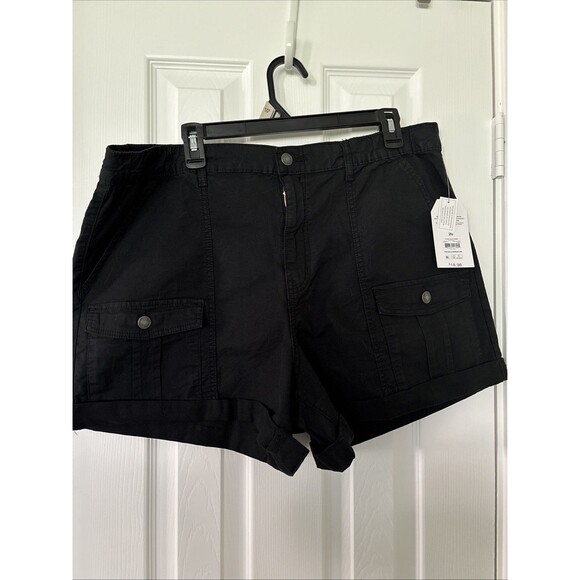 Time and Tru Women's SIZE 20 Cuffed Utility Pocket Shorts BLACK - Picture 1 of 4